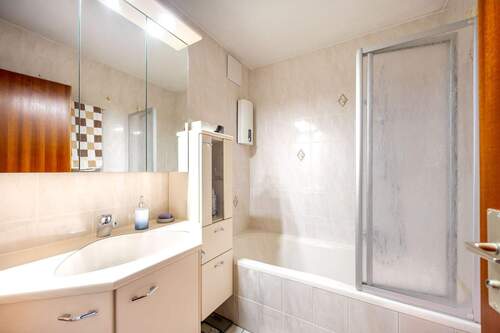 Badezimmer - Etagenwohnung mit 75,00 m&sup2; in Löchgau zum Kaufen