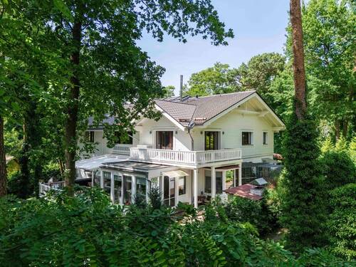 Hausansicht - Exklusives Domizil für Mensch und Tier