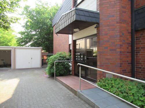 IMG_0165 (002) neu - Top-Oberwhg. m. mod. EBK u. Balkon, 1.OG - Zentrale Wohnlage-z.B. Ideal f. Senioren !!