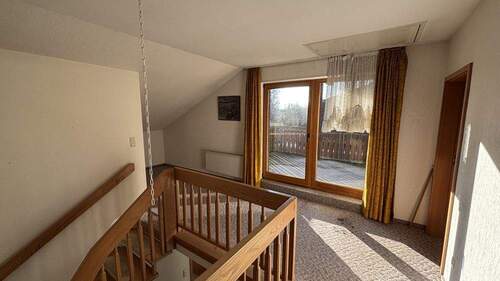 Treppenaufgang mit Blick auf den Sonnenbalkon - 