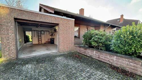 Garage und Gartenschuppen mit Zugang - 