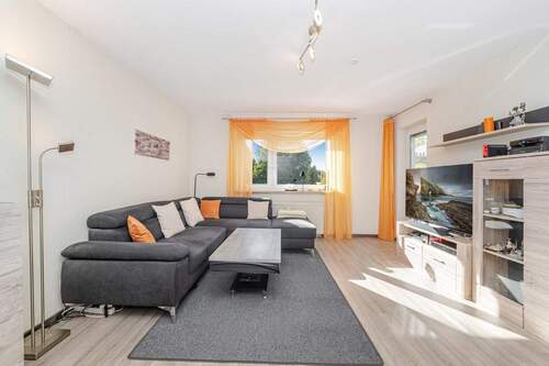 Wohnzimmer zum Balkon - Gepflegte 3-Zimmer-Wohnung am Westkreuz
