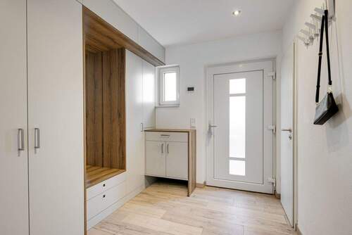 Eingangsbereich - 4 Zimmer Reihenendhaus in München