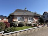 Außenansicht - Gepflegter Bungalow mit ausgebautem Dachgeschoss
