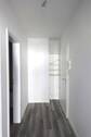 Diele mit Wohnungseingang - 2 Zimmer Etagenwohnung in Leverkusen