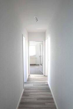 Diele - Etagenwohnung mit 64,00 m&sup2; in Leverkusen zur Miete