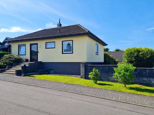 Vorderansicht - 4 Zimmer Bungalow in Puderbach
