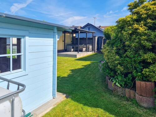 schön angelegter Garten - 