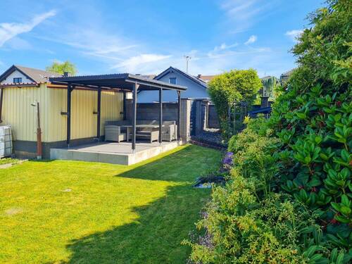 schöne angelegter Garten - 