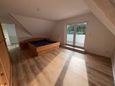 großzügig mit Zugang zur Loggia - 