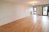 Wohnzimmer - 3 Zimmer Etagenwohnung zum Kaufen in Böblingen