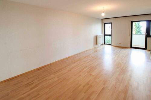 Wohnzimmer - 3 Zimmer Etagenwohnung zum Kaufen in Böblingen