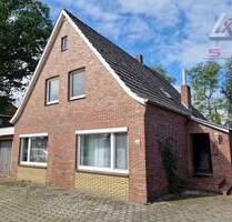 Wohnhaus mit 3 Garagen und großem Grundstück! - Uplengen / Meinersfehn