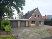 Auffahrt mit Doppelgarage - 5 Zimmer Einfamilienhaus in Uplengen / Meinersfehn