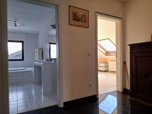 Elternschlafzimmer und Bad - 