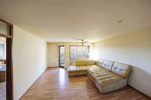 Wohnzimmer - 3 Zimmer Etagenwohnung zum Kaufen in Bietigheim-Bissingen