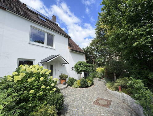 Hausansicht (Vorgarten) - 5 Zimmer Reihenendhaus zum Kaufen in Neu Wulmstorf