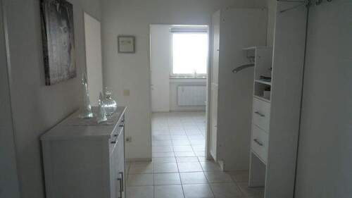 Ansicht Flur - VON PRIVAT! Traumwohnung mit Bergblick, lichtdurchflutet, sehr gepflegt