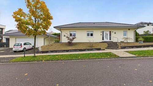 Vorderansicht - Energieeffizienter Bungalow in Wincheringen (Auf Mont) zu verkaufen.