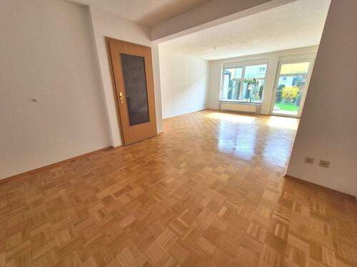 Wohn-/Esszimmer - 