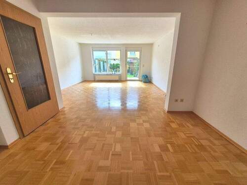Wohn-/Esszimmer - 