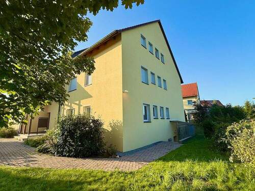 Hausansicht - 3 Zimmer Etagenwohnung in Oberasbach