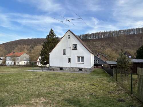 Hausansicht - 5 Zimmer Einfamilienhaus in Marsberg