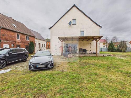 Terrasse mit Innenhofblick - XXL Ensemble - 2 Häuser auf 8.500 m² - Tierhaltung, Pferde & mögliche Mieteinnahmen