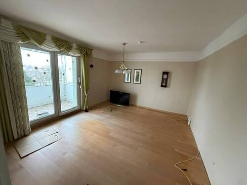 Wohnzimmer.jpg - 3 Zimmer Etagenwohnung zum Kaufen in Weißenfels