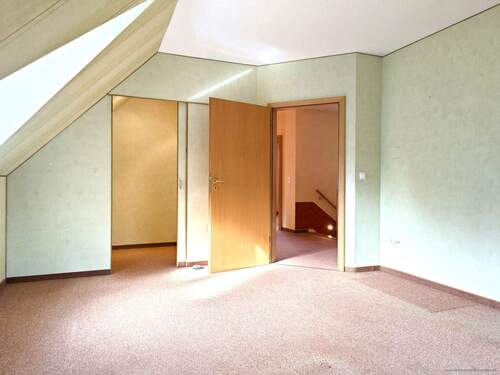 Schlafzimmer mit Kleiderschrank - 