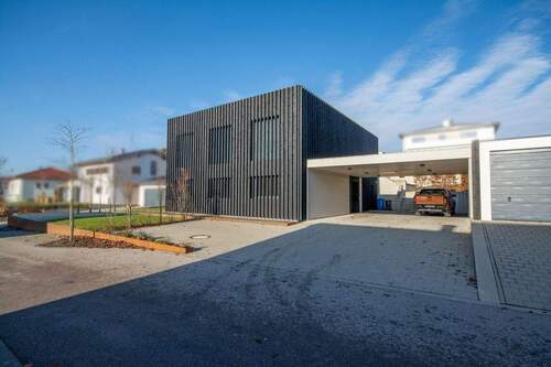 Viel Platz für die ganze Familie - ***EXKLUSIV UND BESONDERS - 4-Zimmer EG-Wohnung mit Küche und Garten***