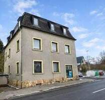 Mehrfamilienhaus in Neukirchen bei Chemnitz: 3 Wohneinheiten, Gewerbe, Stellplätze & teilvermietet - Neukirchen/Erzgebirge