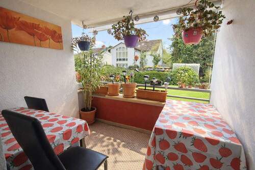 Loggia mit Gartenblick - Charmante 3-Zimmer-Erdgeschosswohnung mit Loggia, EBK und Tiefgarage in zentraler Lage von Kelkheim