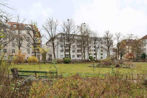 Hausansicht - 2 Zimmer Etagenwohnung zum Kaufen in Berlin