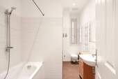 Tageslichtbad mit Badewanne - 