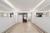 Hausflur mit Aufzug - 