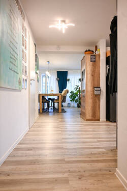 Flur - 4 Zimmer Etagenwohnung in Lohfelden / Vollmarshausen