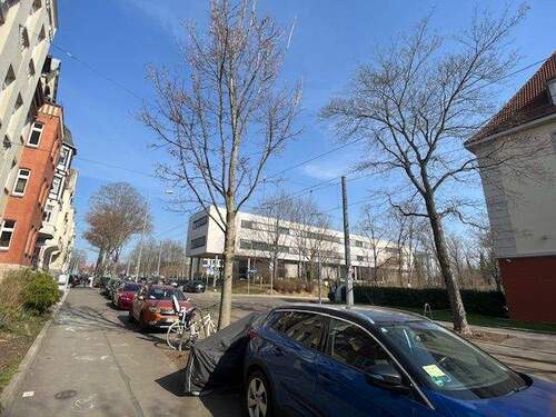 Blick in das Wohnumfeld straßenseitig - 