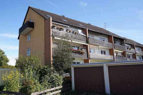 Anmietung einer Garage möglich - 3 Zimmer Etagenwohnung zur Miete in Lehrte