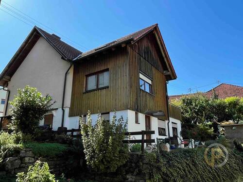 Ansicht Nord - Wohnhaus mit drei Einheiten für die große Familie in ländlicher Umgebung mit Potenzial