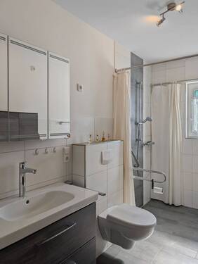 Badezimmer EG - Werz Immobilien - 