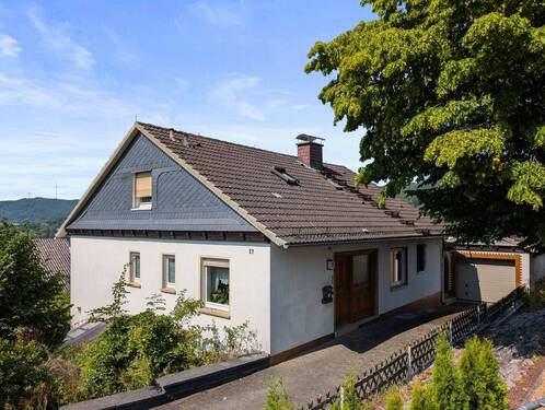 Eingangsbereich EG - Werz Immobilien - 6 Zimmer Einfamilienhaus in Bad Laasphe