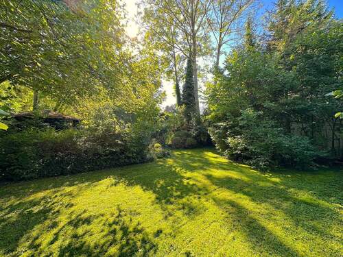 Außen.JPG - 8 Zimmer Doppelhaushälfte in München