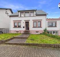 Charmantes Wohnhaus mit Balkon, Garten und Ausbaupotenzial - Weiskirchen / Rappweiler