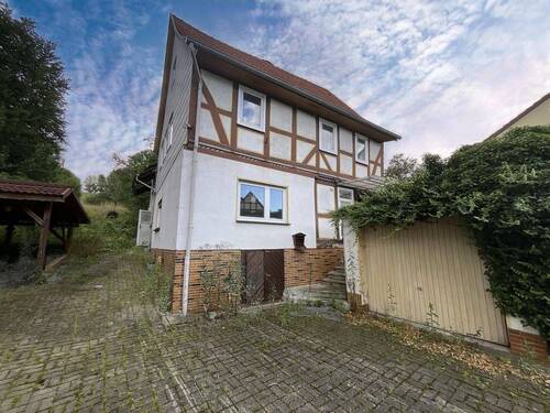 Garage mit Eingangsbereich - 5 Zimmer Mehrfamilienhaus, Wohnhaus in Meißner
