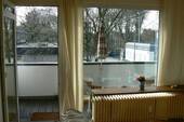 Sicht WZ zum Balkon - 1 Zimmer Etagenwohnung zum Kaufen in Erkrath