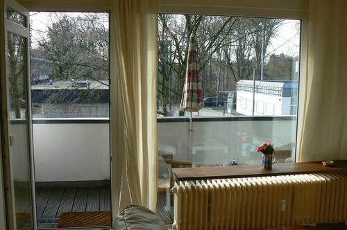 Sicht WZ zum Balkon - 1 Zimmer Etagenwohnung zum Kaufen in Erkrath