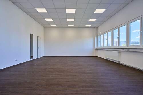 Werkstattfläche mit modernem Büroanteil - Sanierte Werkstattfläche mit modernem Büroanteil - All-in-Miete