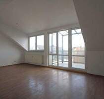 MIT CHARMANTEN DACHSCHRÄGEN, BALKON UND AUFZUG IM LUTHERVIERTEL... - Chemnitz