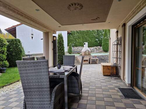 große überdachte Terrasse EG - 